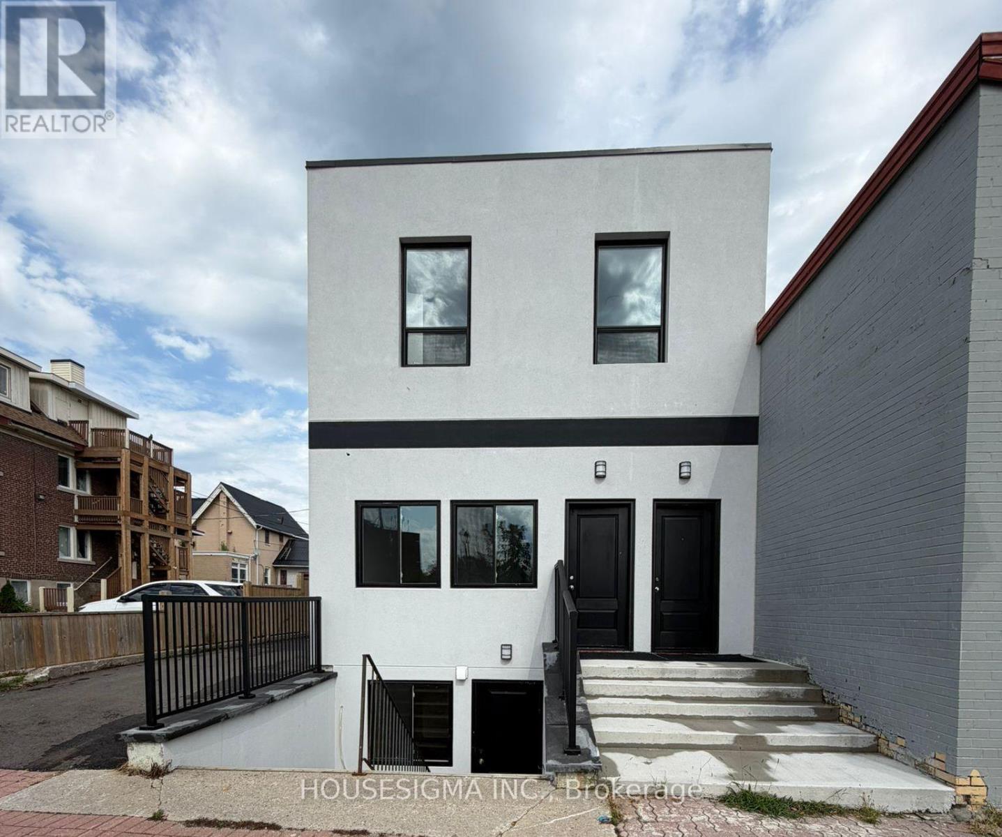 MAIN FLOOR UNIT - 28 WEST STREET N, Orillia, Ontario