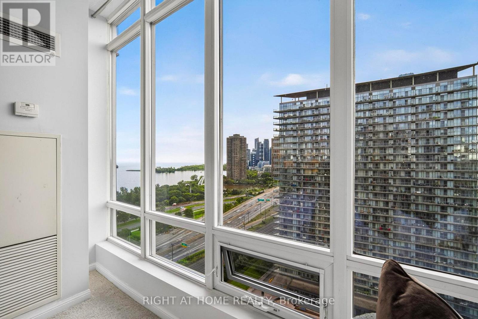 2201 - 15 Windermere Avenue, Toronto, Ontario  M6S 5A2 - Photo 12 - W13742476