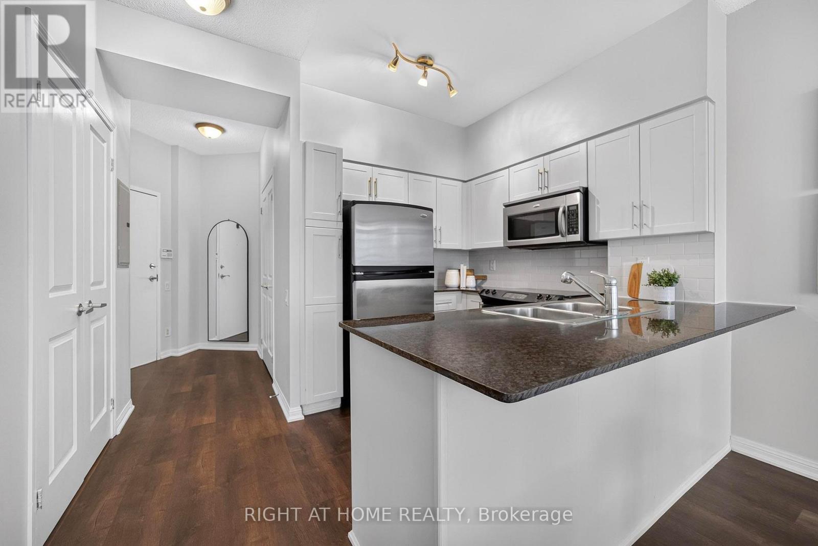 2201 - 15 Windermere Avenue, Toronto, Ontario  M6S 5A2 - Photo 7 - W13742476