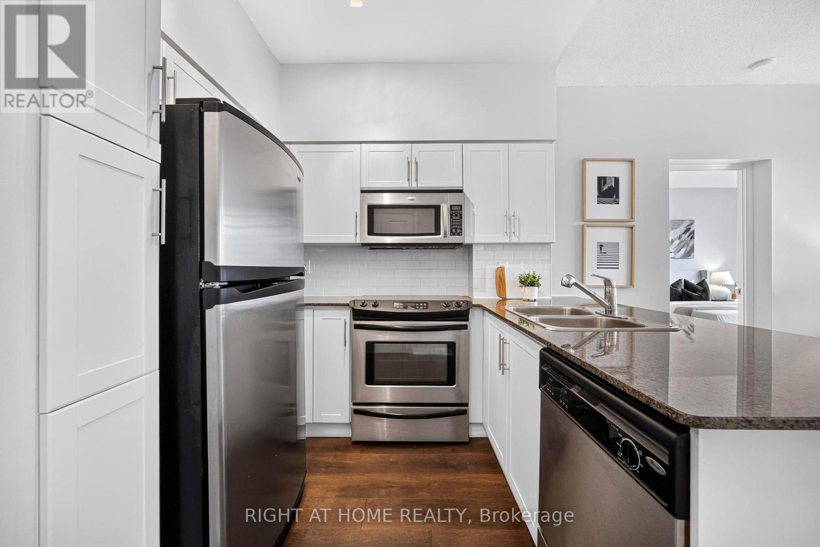 2201 - 15 Windermere Avenue, Toronto, Ontario  M6S 5A2 - Photo 8 - W13742476
