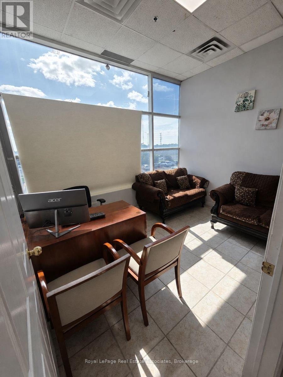 206/208 - 2260 Bovaird Drive E, Brampton, Ontario  L6R 3J5 - Photo 10 - W13742568