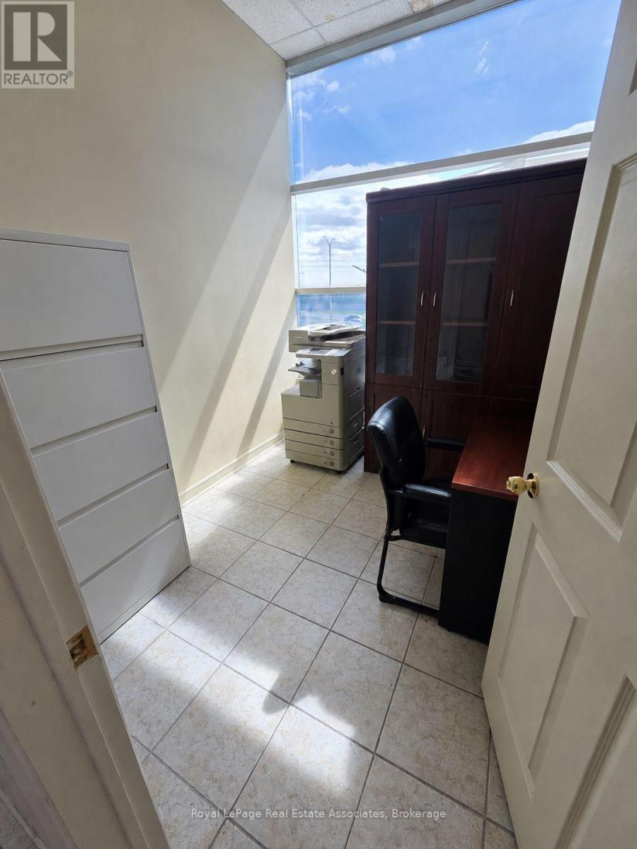 206/208 - 2260 Bovaird Drive E, Brampton, Ontario  L6R 3J5 - Photo 29 - W13742568