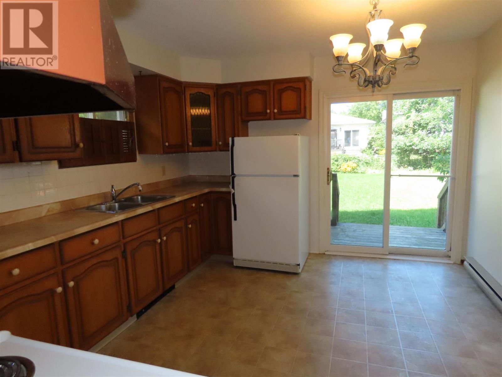 32 Breton Rd, Sault Ste Marie, Ontario P6B 5W6 - Photo 5 - SM262291