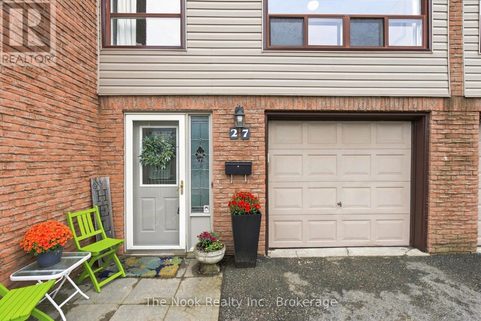 27 The Bridle Path, Clarington, Ontario  L1C 3W1 - Photo 3 - E13742684