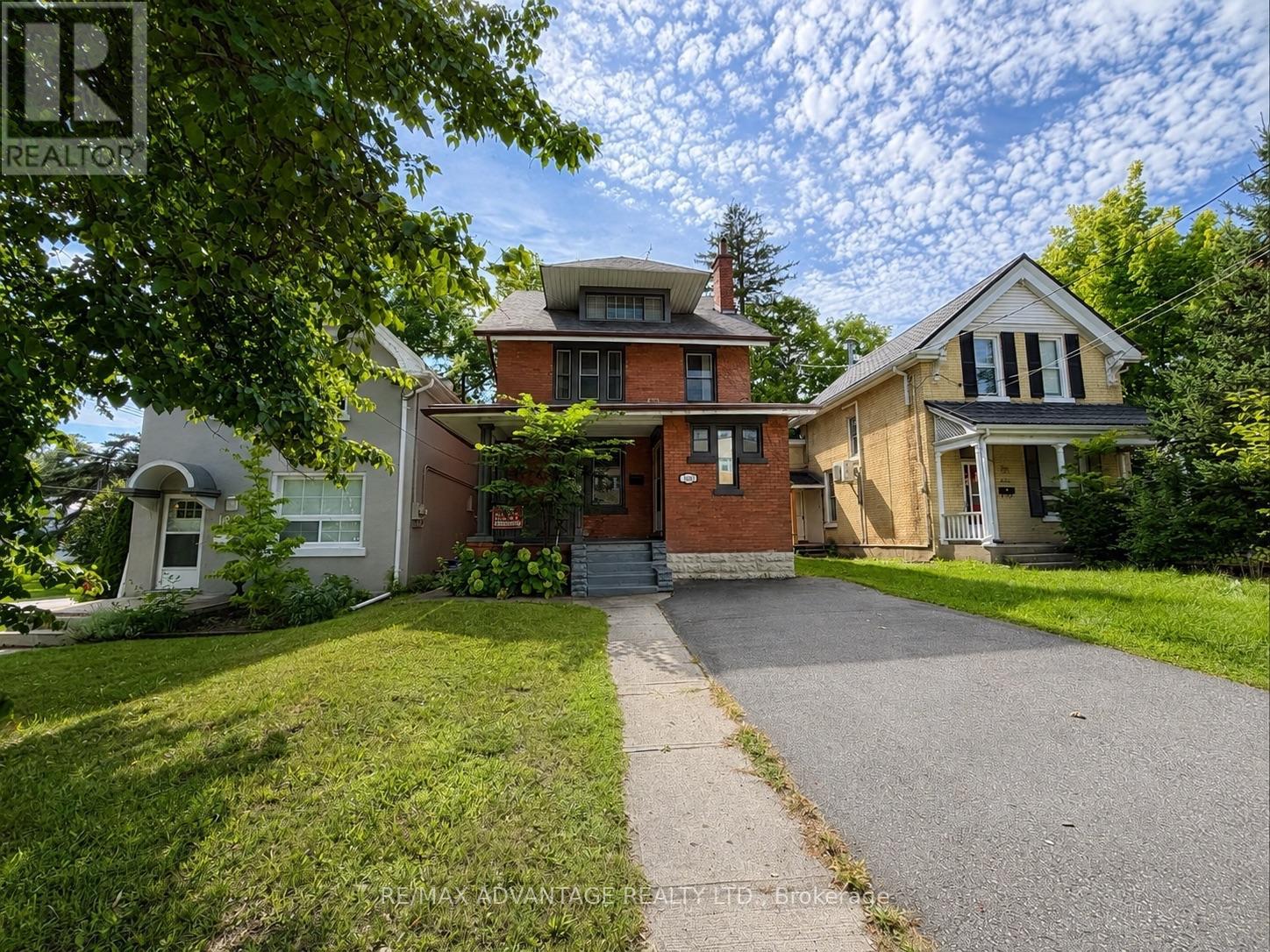 $950,0001051 Richmond Street N, London East, Ontario