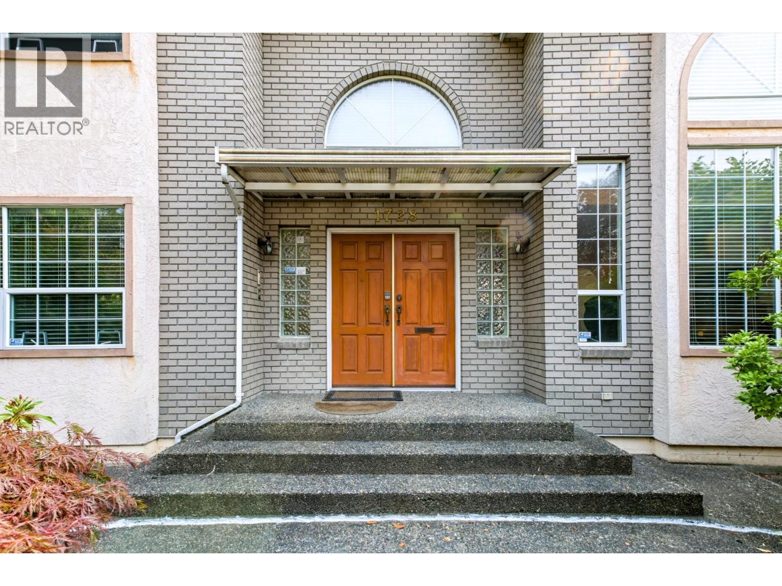 1728 W 60th Avenue, Vancouver, British Columbia  V6P 2A6 - Photo 2 - R3160903