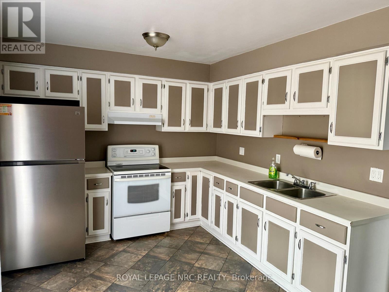 22 Ravine Road, St. Catharines, Ontario  L2P 3A7 - Photo 4 - X13742652