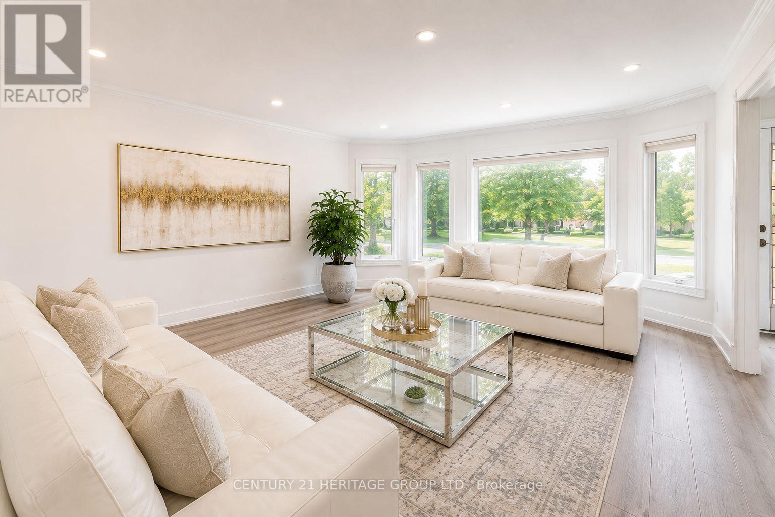 187 Glenway Circle, Newmarket, Ontario  L3Y 7S5 - Photo 2 - N13736126