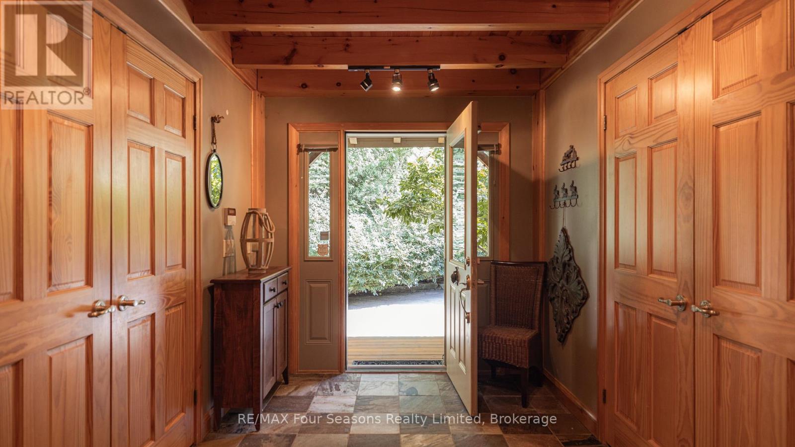 129 Davos Drive, Blue Mountains, Ontario  L9Y 0S9 - Photo 8 - X13742646