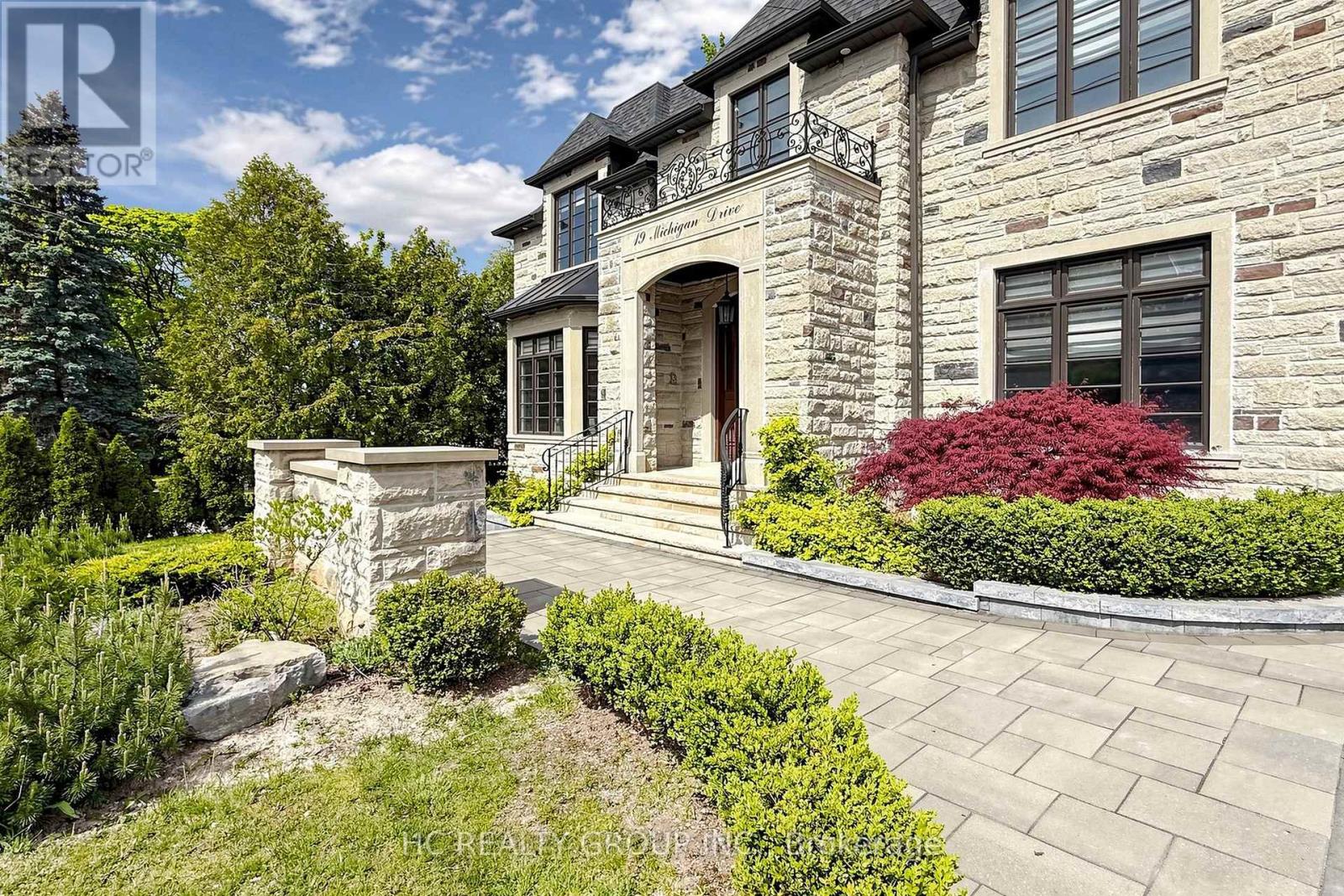 19 Michigan Drive, Toronto, Ontario  M2M 3H9 - Photo 2 - C13742714