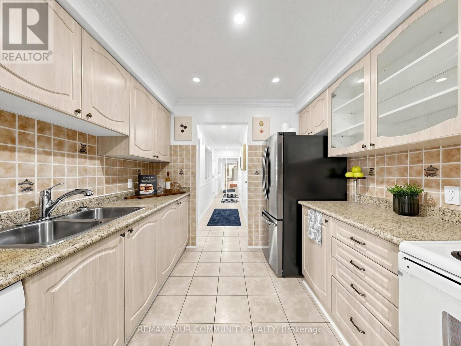 59 Valley Stream Drive, Toronto, Ontario  M1V 2A4 - Photo 12 - E13742810