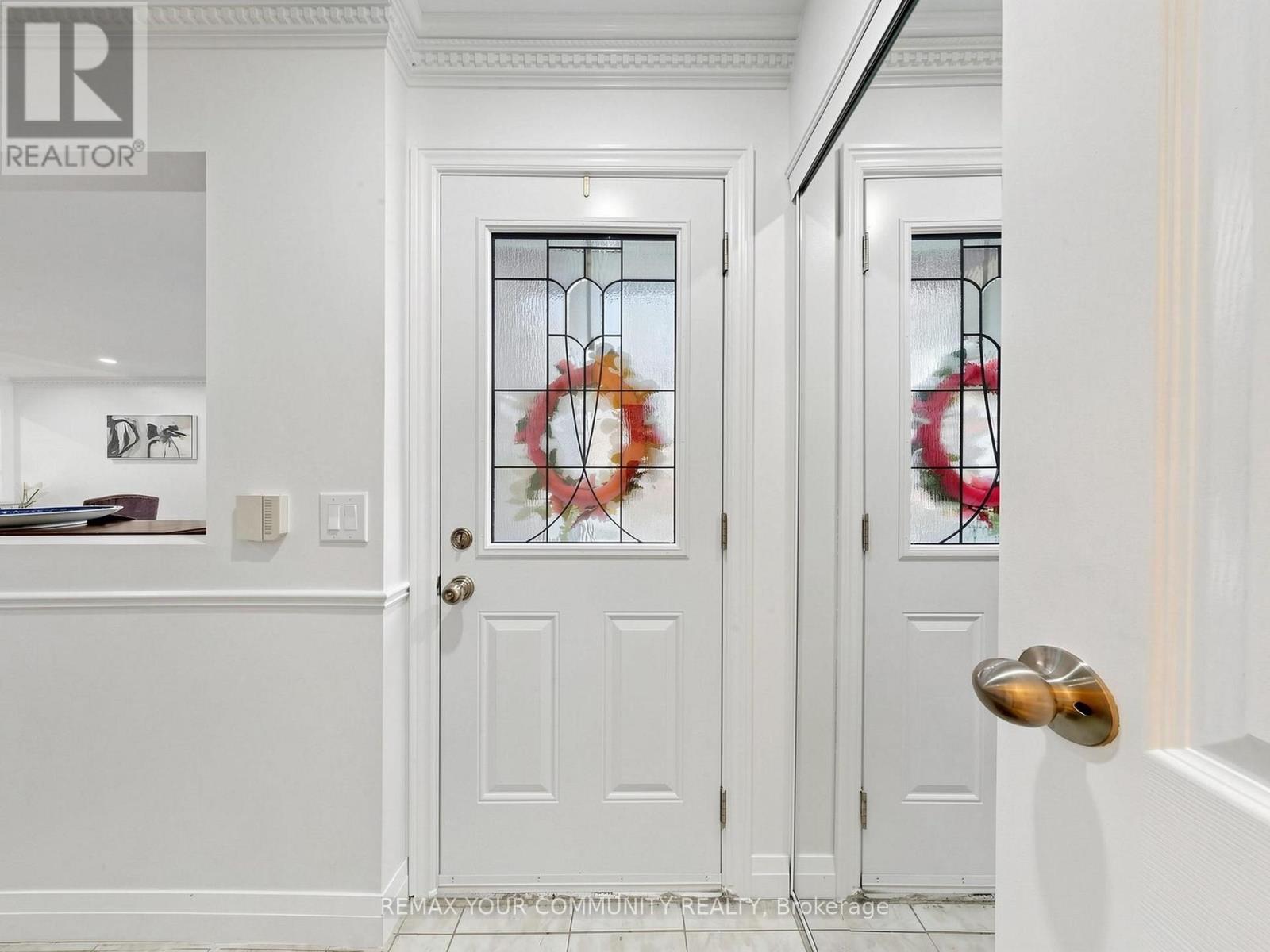 59 Valley Stream Drive, Toronto, Ontario  M1V 2A4 - Photo 4 - E13742810