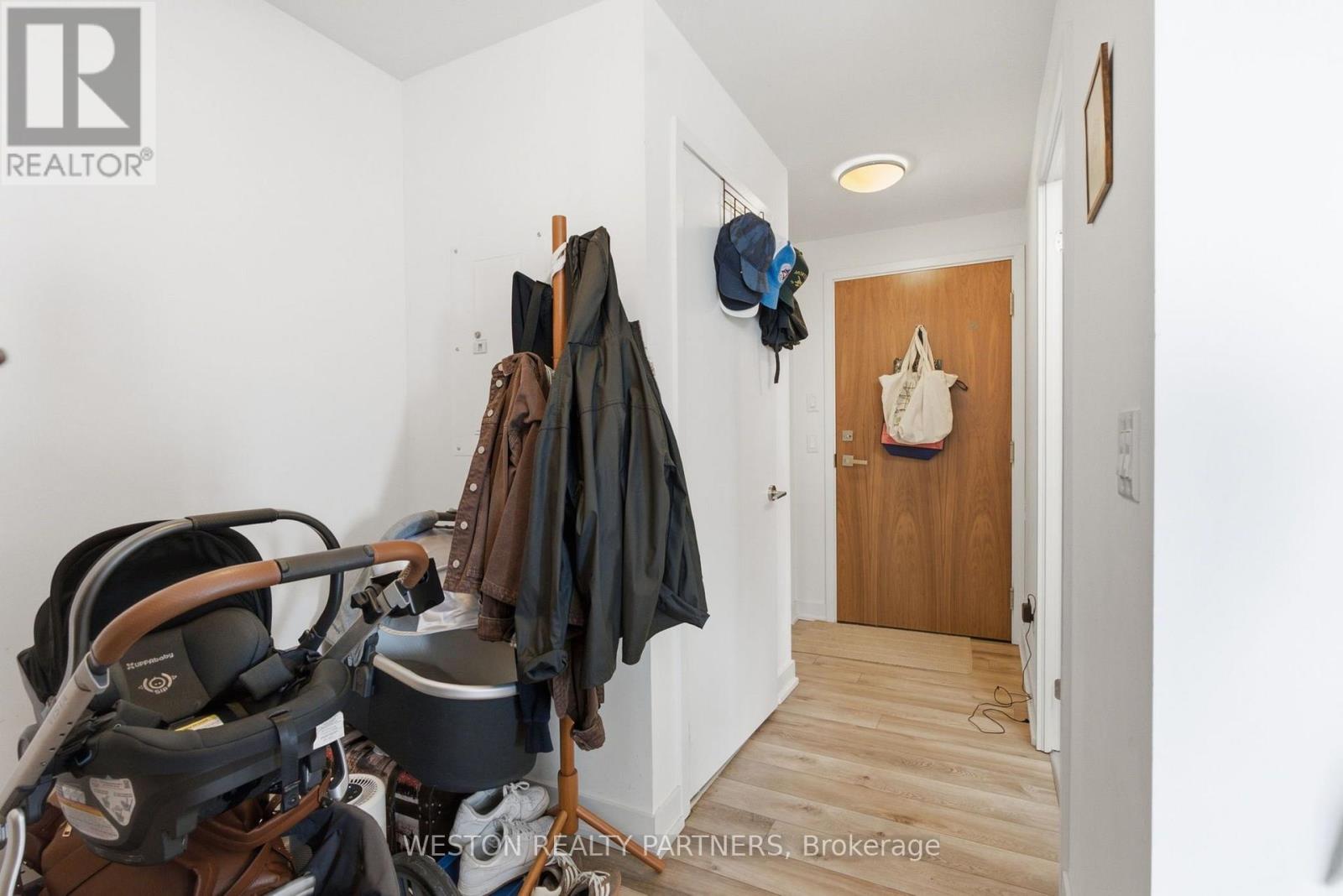 1607 - 15 Baseball Place, Toronto, Ontario  M4M 0E6 - Photo 5 - E13742816