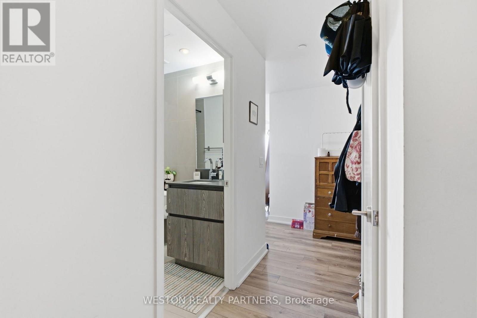 1607 - 15 Baseball Place, Toronto, Ontario  M4M 0E6 - Photo 6 - E13742816