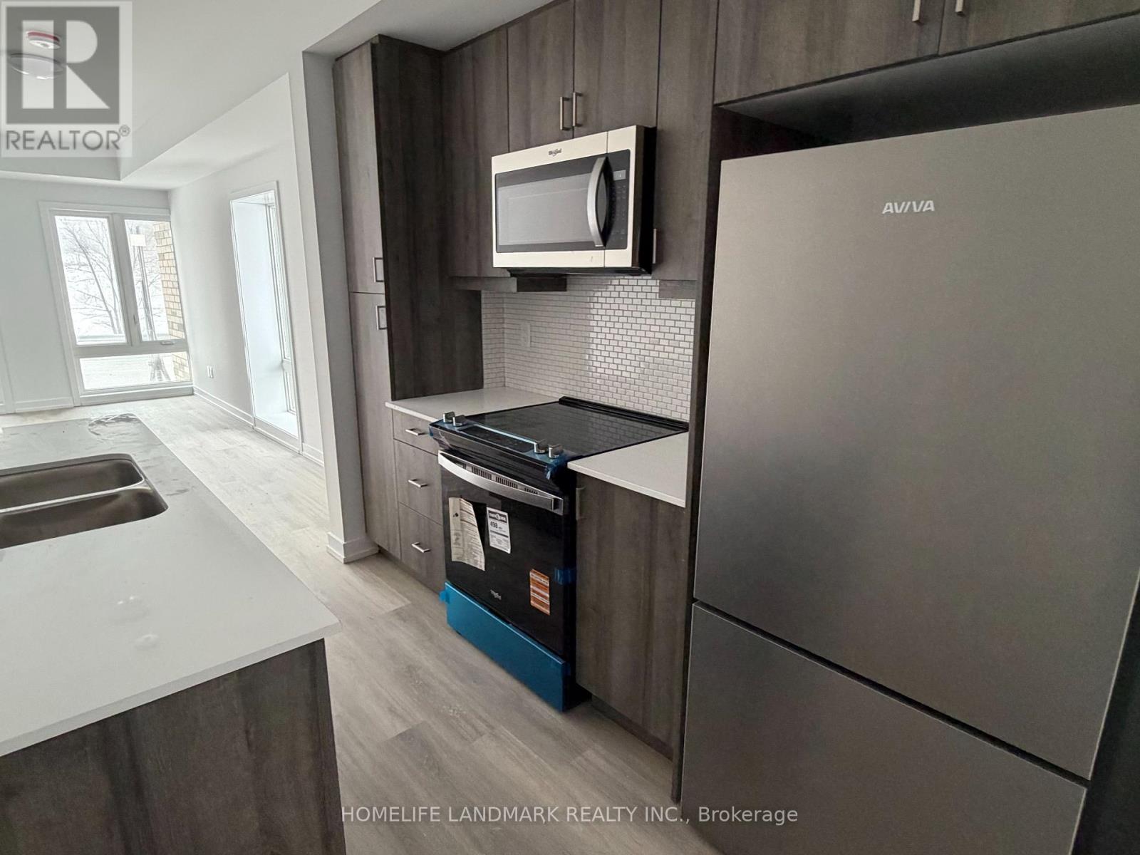301 - 5 Bancroft Lane, Richmond Hill, Ontario  L4E 1M1 - Photo 2 - N13742696
