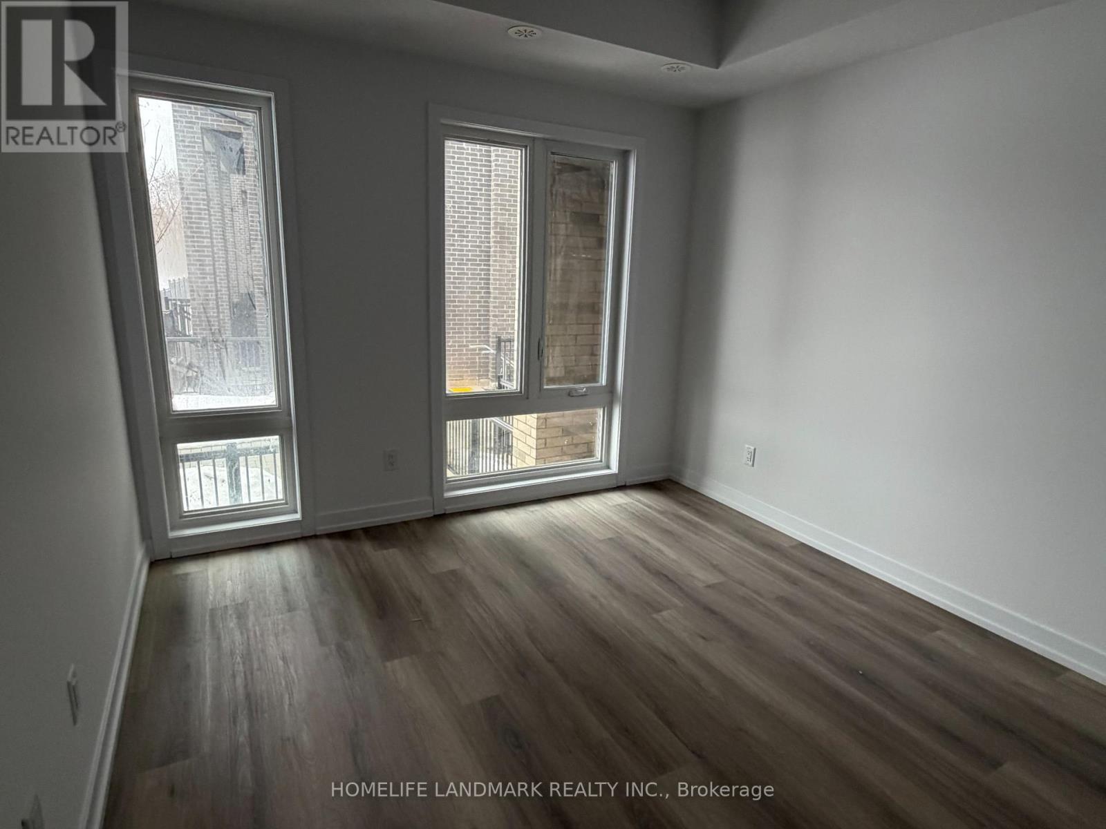 301 - 5 Bancroft Lane, Richmond Hill, Ontario  L4E 1M1 - Photo 4 - N13742696