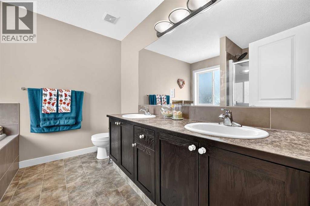 74 Heritage Landing, Cochrane, Alberta  T4C 0E3 - Photo 30 - A2342084