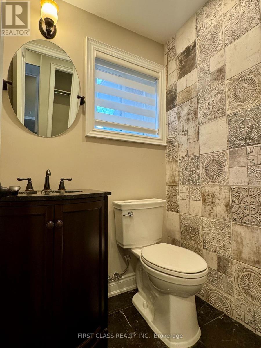 1230 Glenashton Drive, Oakville, Ontario  L6H 5L9 - Photo 16 - W13742614