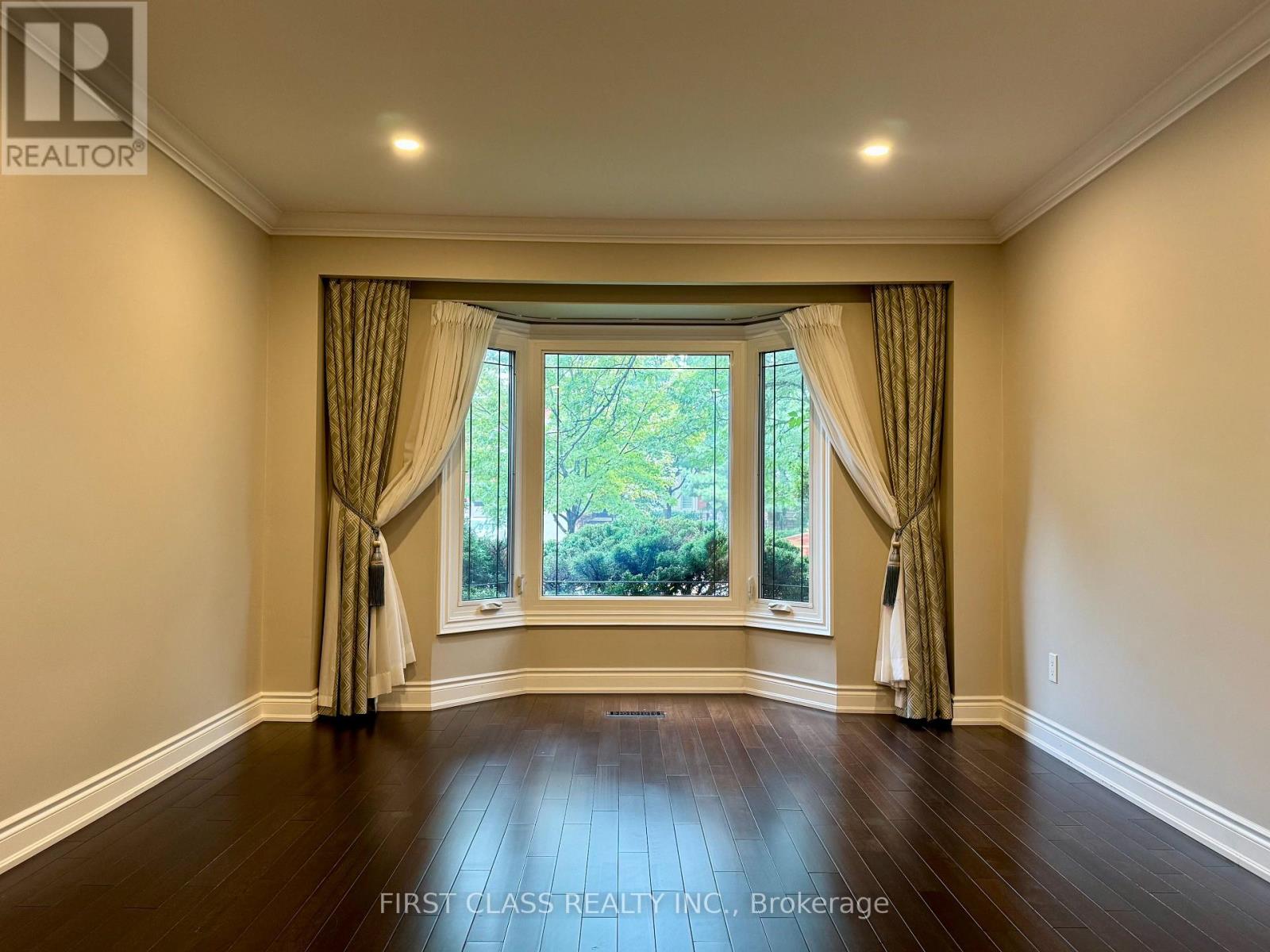 1230 Glenashton Drive, Oakville, Ontario  L6H 5L9 - Photo 4 - W13742614