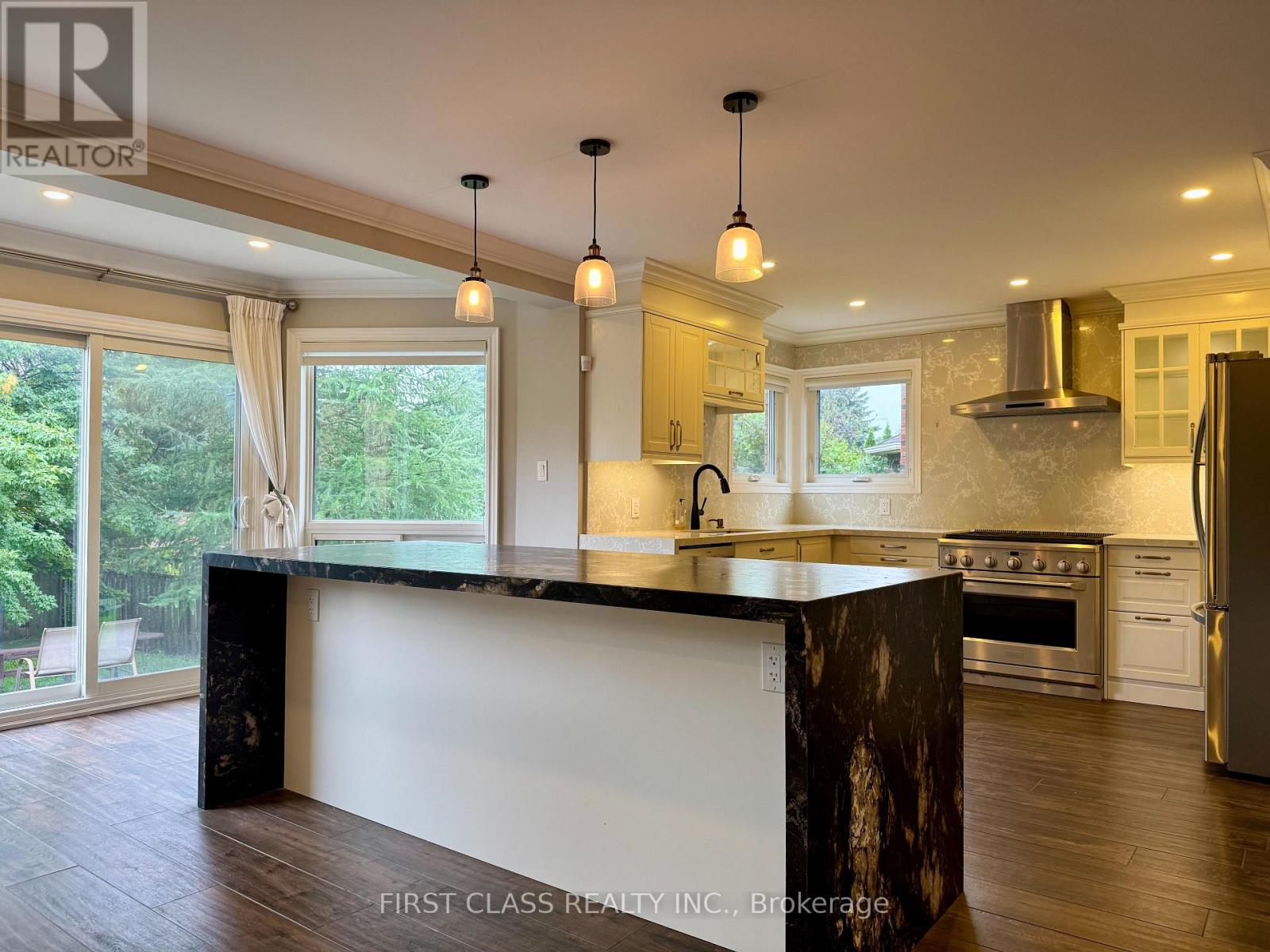 1230 Glenashton Drive, Oakville, Ontario  L6H 5L9 - Photo 7 - W13742614