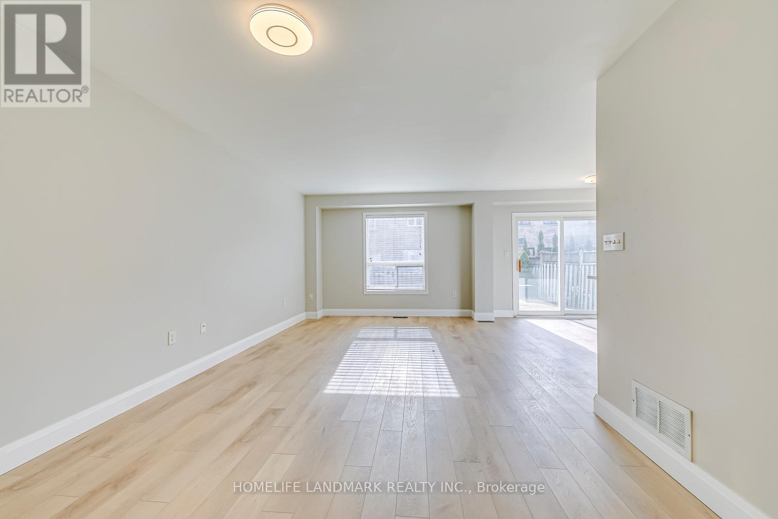 4432 Peter Drive, Burlington, Ontario  L7L 6S7 - Photo 4 - W13742654
