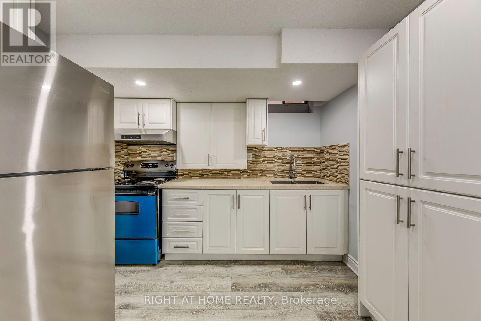 Bsmt - 5349 Lismic Boulevard, Mississauga, Ontario  L5V 1Y5 - Photo 13 - W13742692