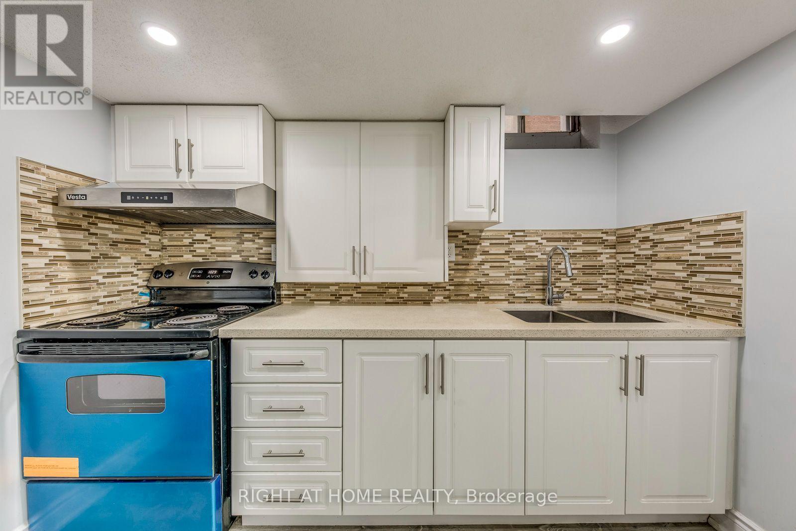 Bsmt - 5349 Lismic Boulevard, Mississauga, Ontario  L5V 1Y5 - Photo 14 - W13742692