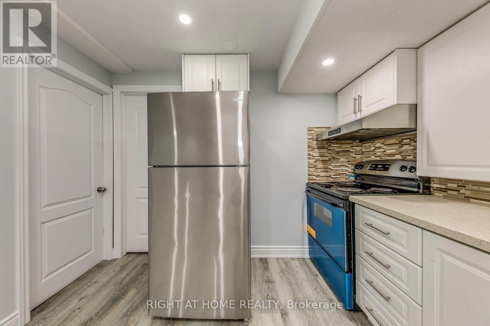 Bsmt - 5349 Lismic Boulevard, Mississauga, Ontario  L5V 1Y5 - Photo 17 - W13742692