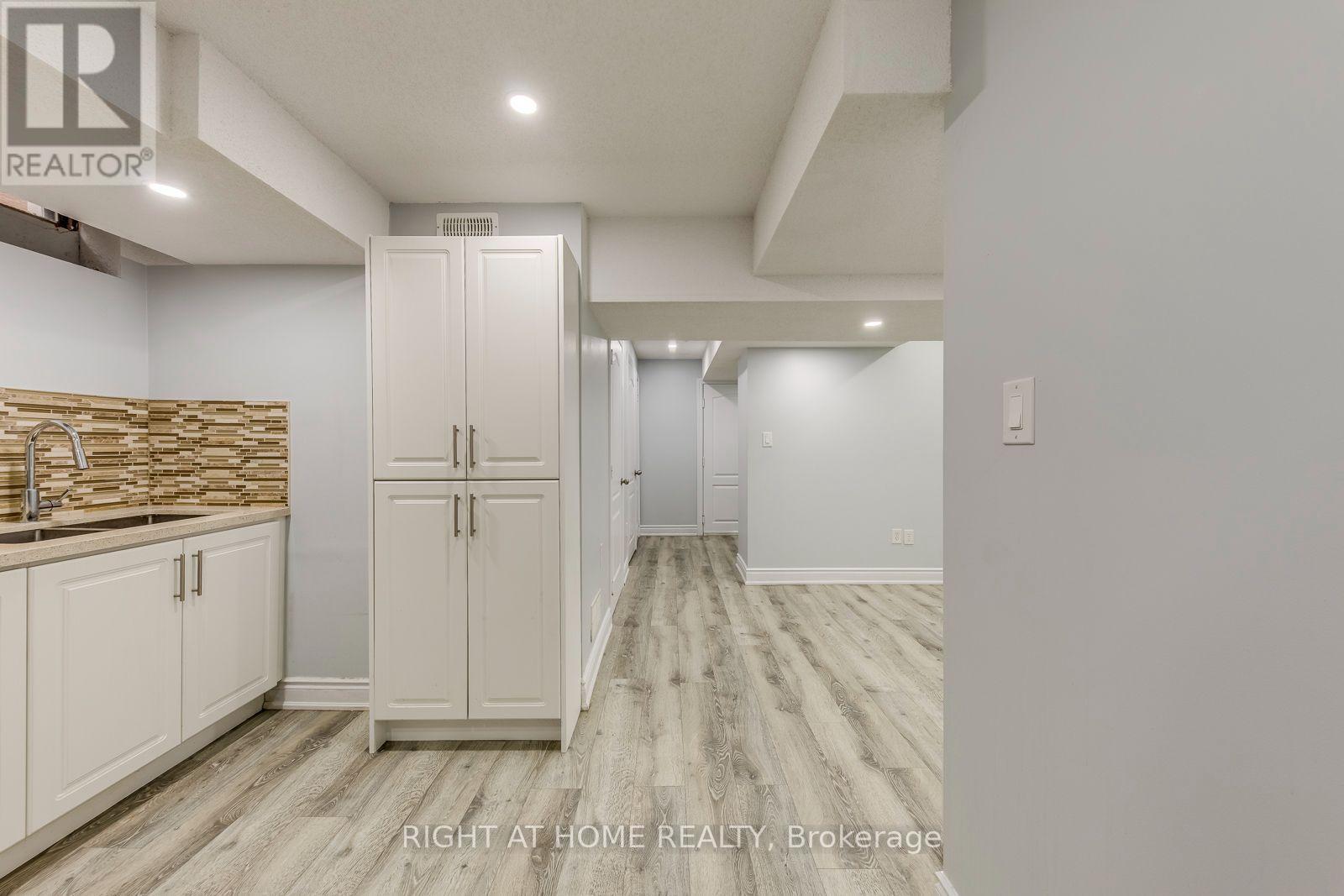 Bsmt - 5349 Lismic Boulevard, Mississauga, Ontario  L5V 1Y5 - Photo 19 - W13742692