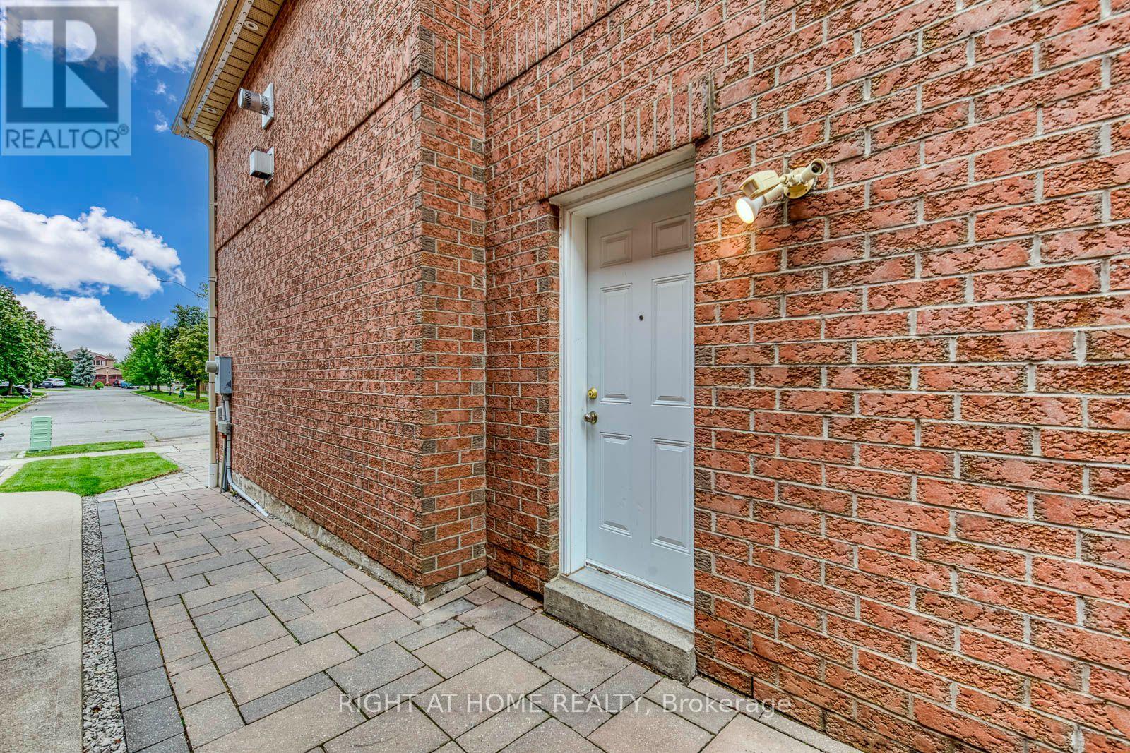 Bsmt - 5349 Lismic Boulevard, Mississauga, Ontario  L5V 1Y5 - Photo 4 - W13742692
