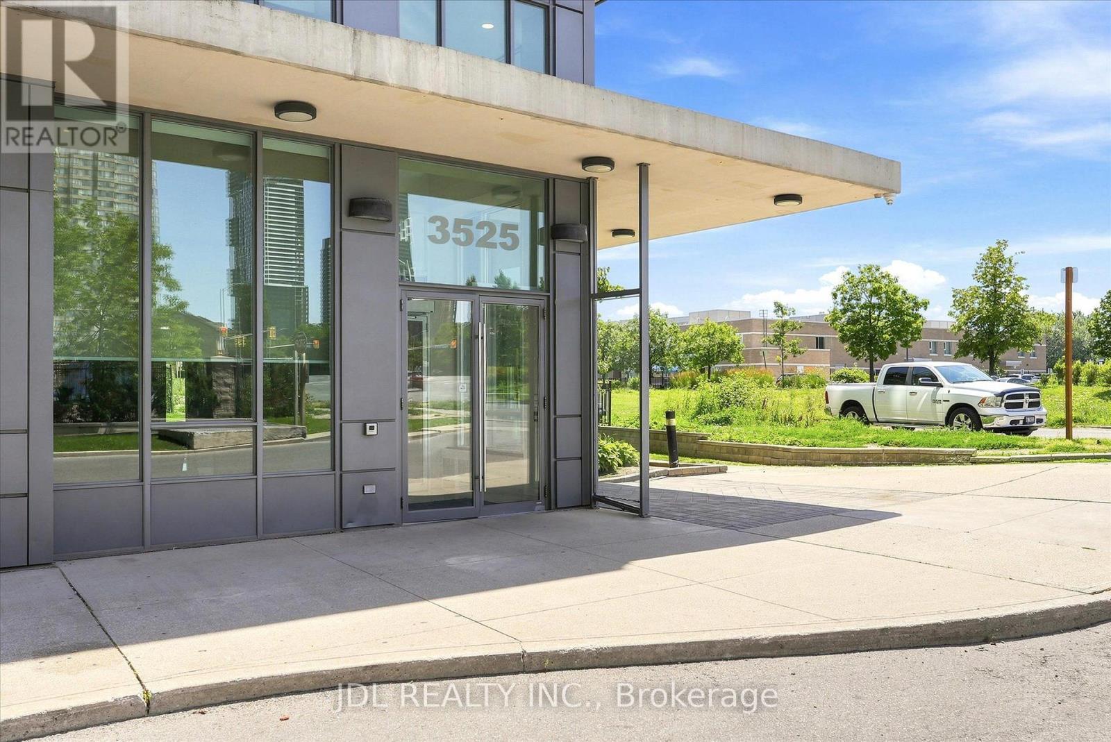 811 - 3525 Kariya Drive, Mississauga, Ontario  L5B 0C2 - Photo 2 - W13742726