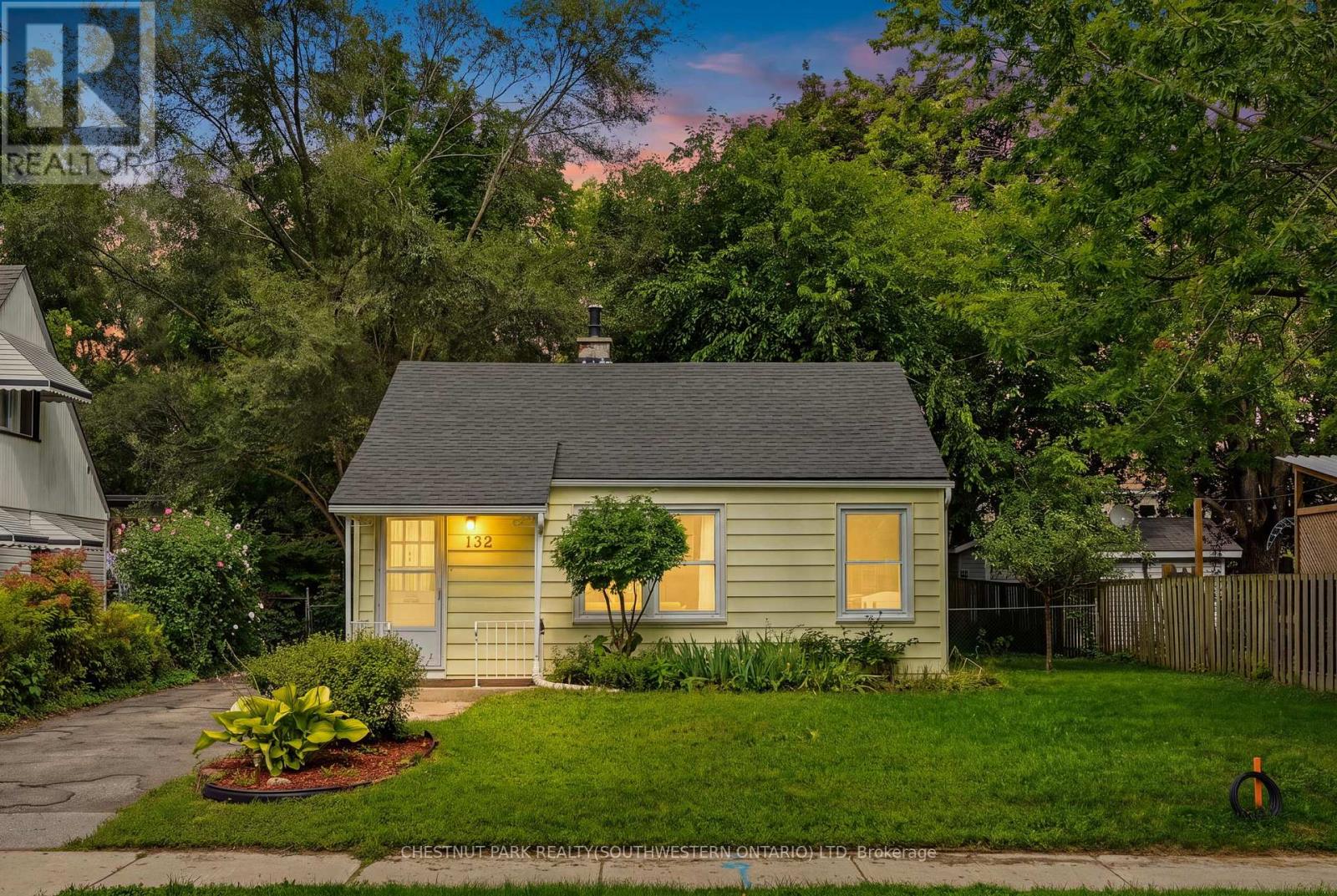 132 SPADINA ROAD E, Kitchener, Ontario