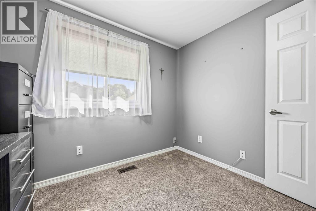 819 Wellington Street, Sarnia, Ontario  N7T 1J4 - Photo 23 - 26021390