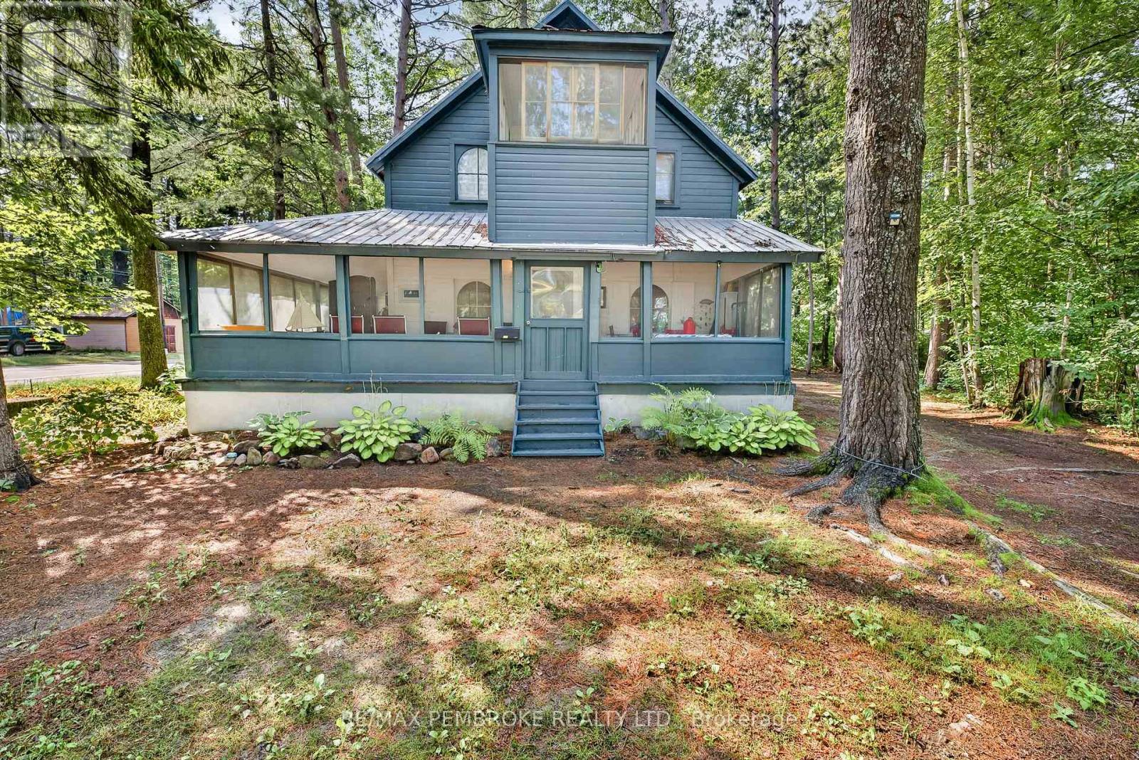 127 ALEXANDRA STREET, Petawawa, Ontario