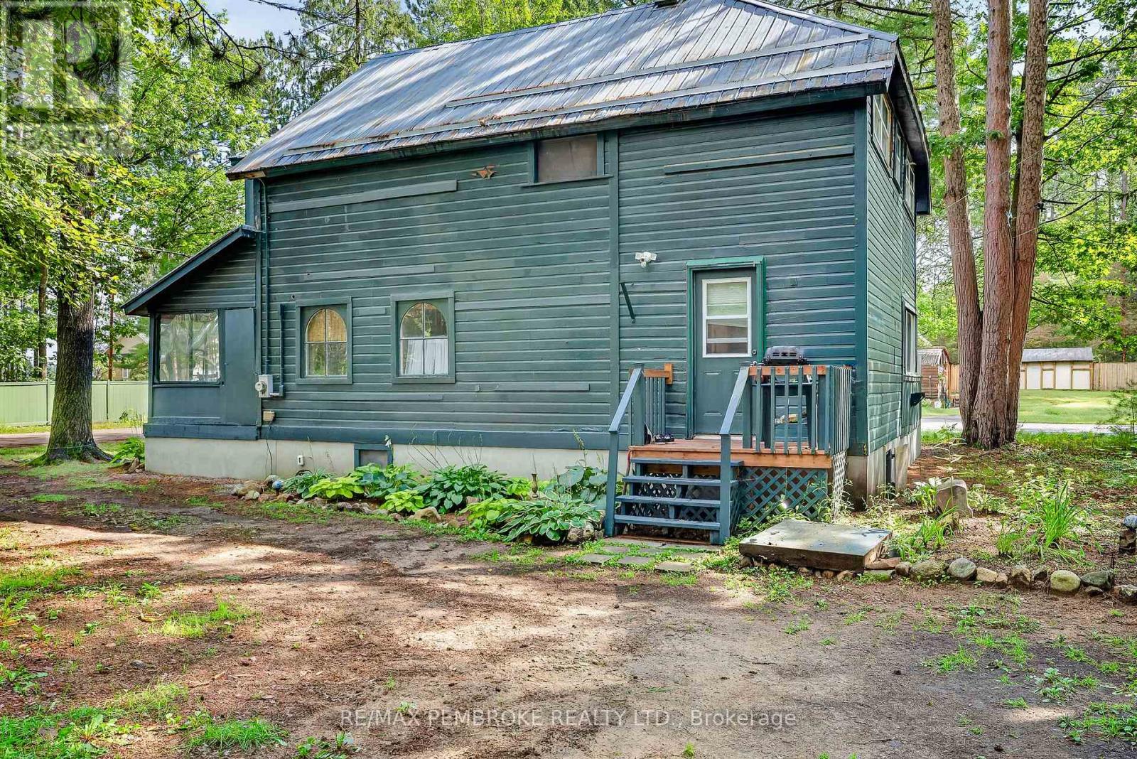 127 Alexandra Street, Petawawa, Ontario  K8H 2R2 - Photo 32 - X12484285