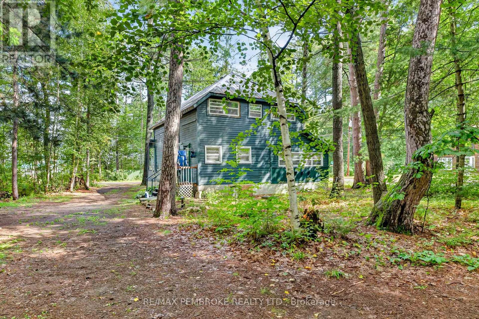 127 Alexandra Street, Petawawa, Ontario  K8H 2R2 - Photo 33 - X12484285