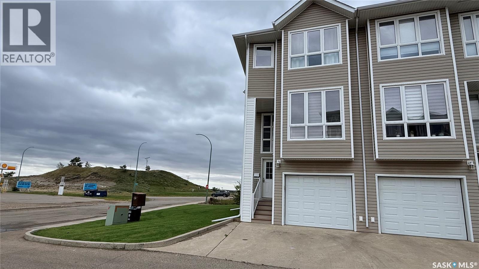 1 697 Sun Valley Drive, Estevan, Saskatchewan  S4A 2X7 - Photo 2 - SK047348