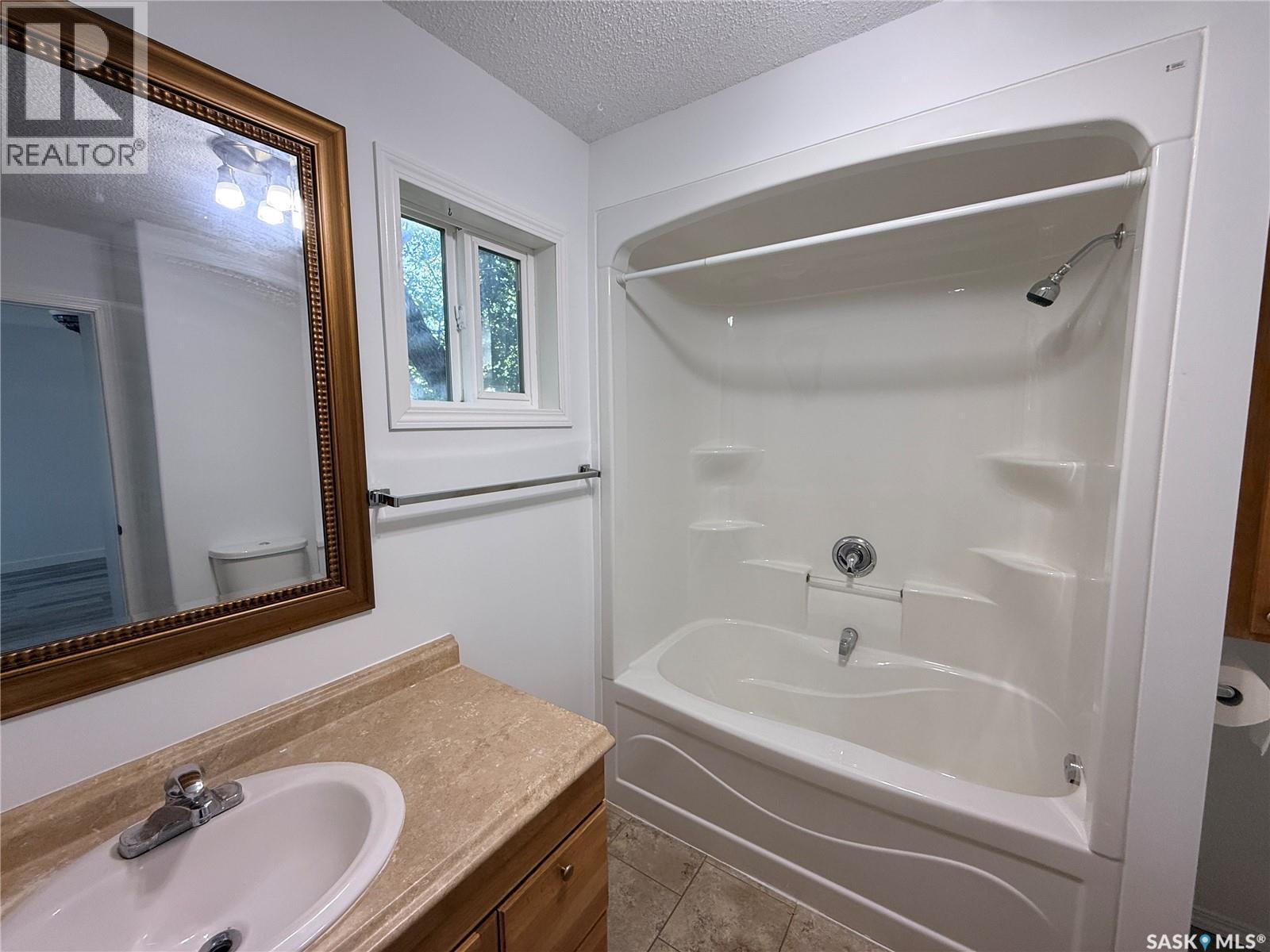 310 Mckenzie Street N, Outlook, Saskatchewan  S0L 2N0 - Photo 17 - SK047180