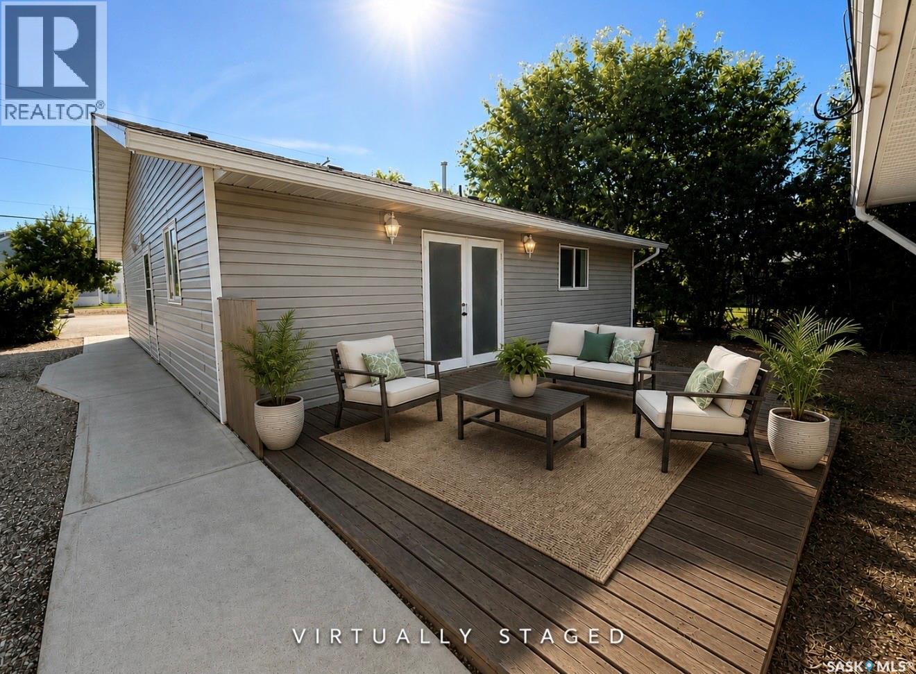 310 Mckenzie Street N, Outlook, Saskatchewan  S0L 2N0 - Photo 2 - SK047180