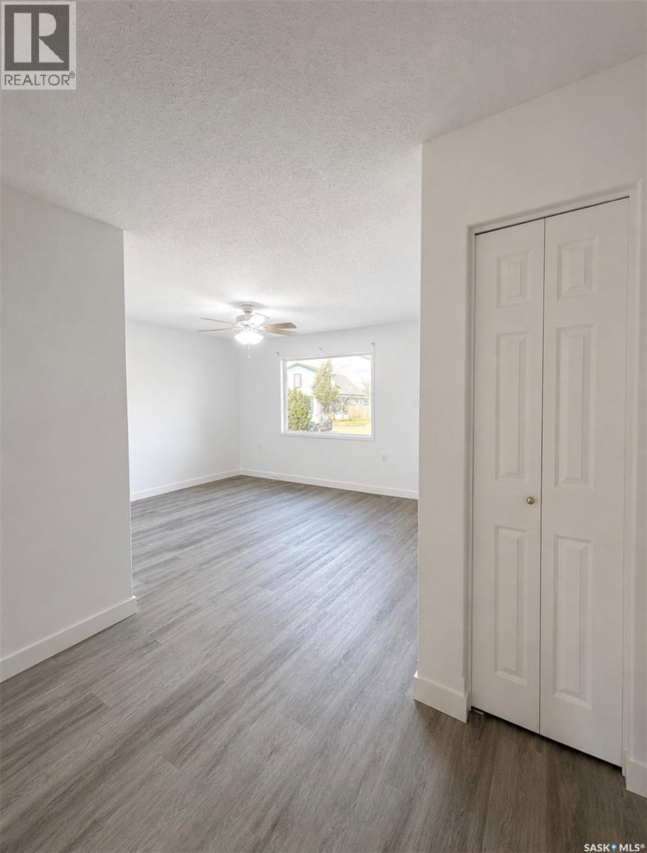 310 Mckenzie Street N, Outlook, Saskatchewan  S0L 2N0 - Photo 3 - SK047180