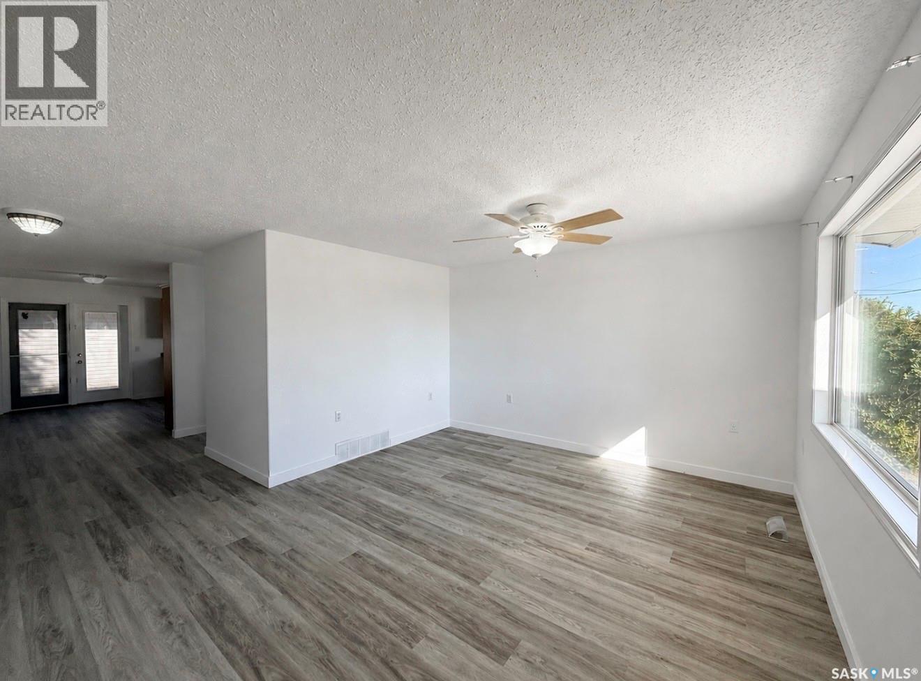 310 Mckenzie Street N, Outlook, Saskatchewan  S0L 2N0 - Photo 5 - SK047180