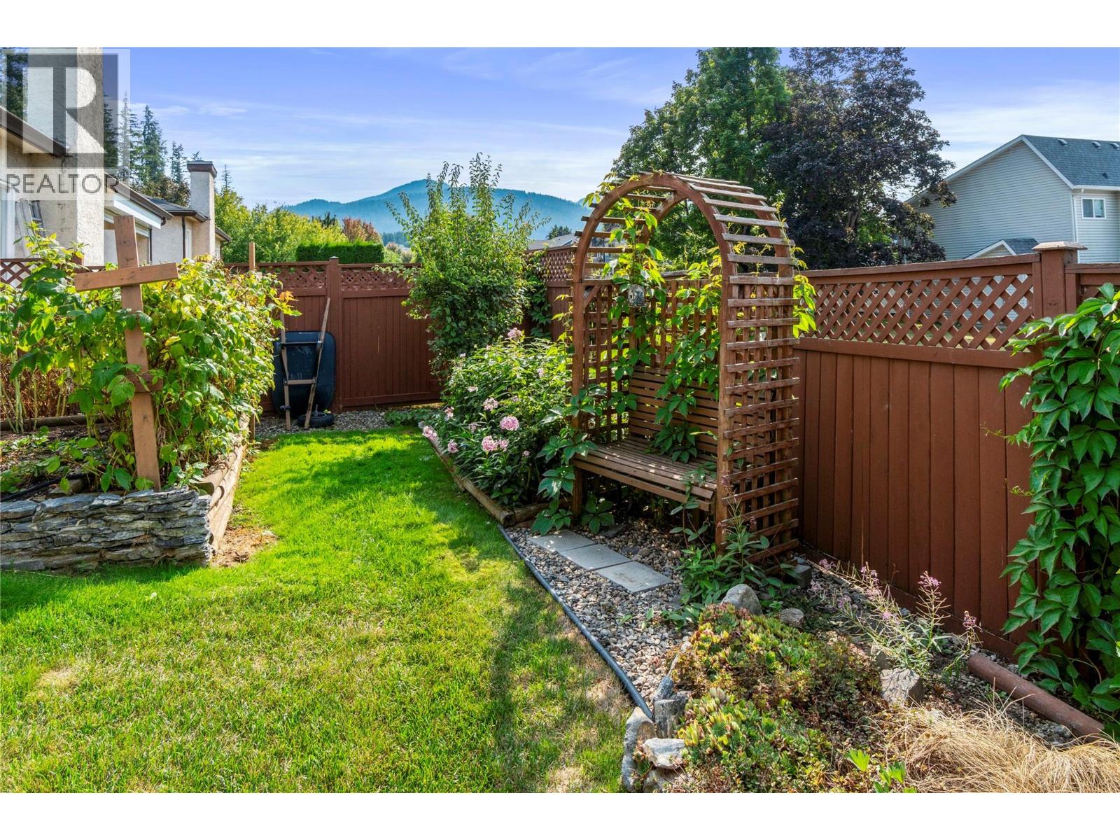 2415 5 Avenue NE, Salmon Arm, British Columbia  V1E 1Y9 - Photo 27 - 10399524