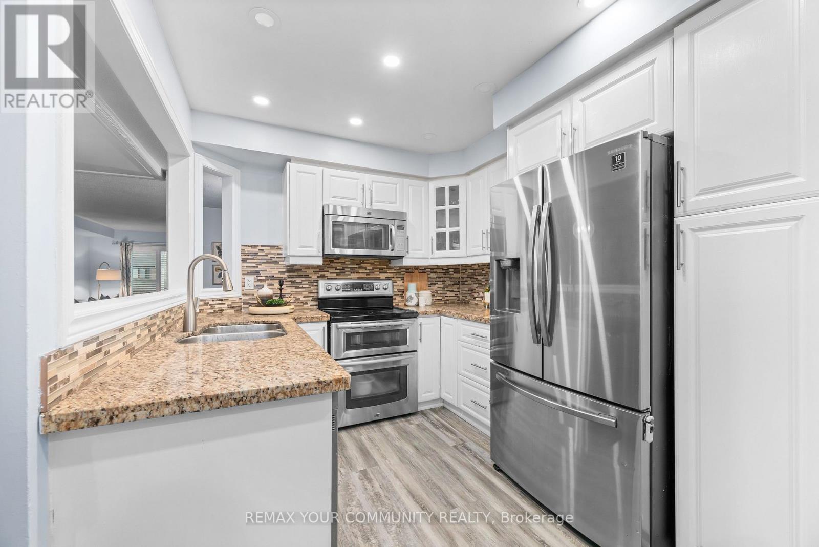 16 Smales Drive, Ajax, Ontario  L1Z 1G5 - Photo 4 - E13742660