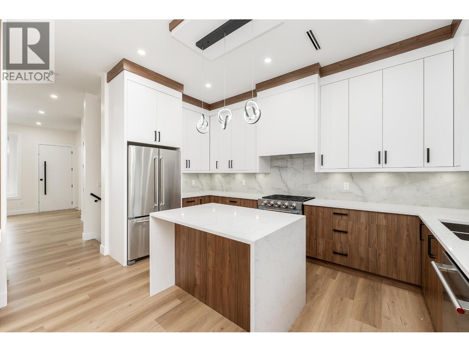 101 1149 Dansey Avenue, Coquitlam, British Columbia  V3K 3H5 - Photo 2 - R3161349