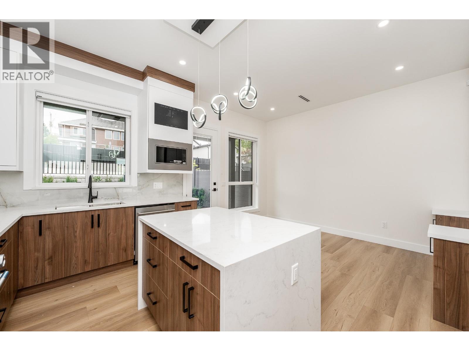 101 1149 Dansey Avenue, Coquitlam, British Columbia  V3K 3H5 - Photo 5 - R3161349