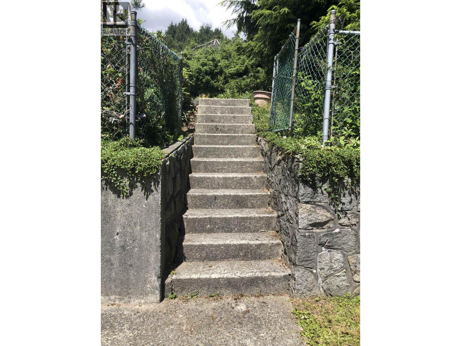 1560 Vinson Creek, West Vancouver, British Columbia  V7S 2Y1 - Photo 2 - R3161362