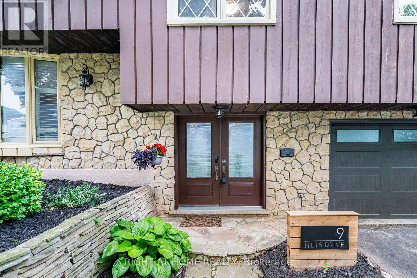 9 Hilts Drive, Hamilton, Ontario  L8G 3H5 - Photo 3 - X13571344
