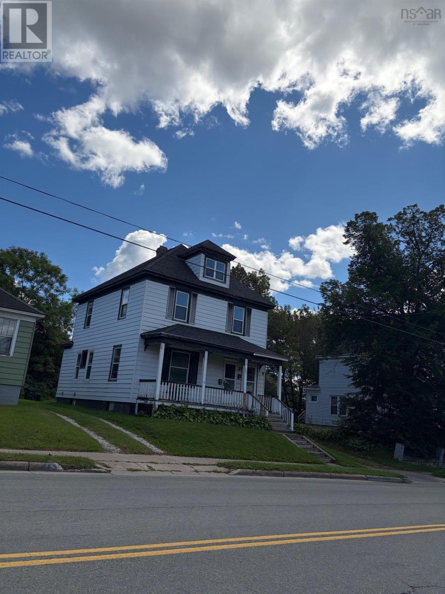 392 Townsend Street, Sydney, Nova Scotia  B1P 5G4 - Photo 1 - 202622362