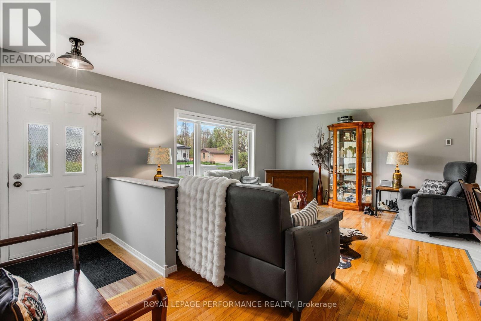 6277 Macrae Court, South Glengarry, Ontario K0C 1E0 - Photo 3 - X13742856