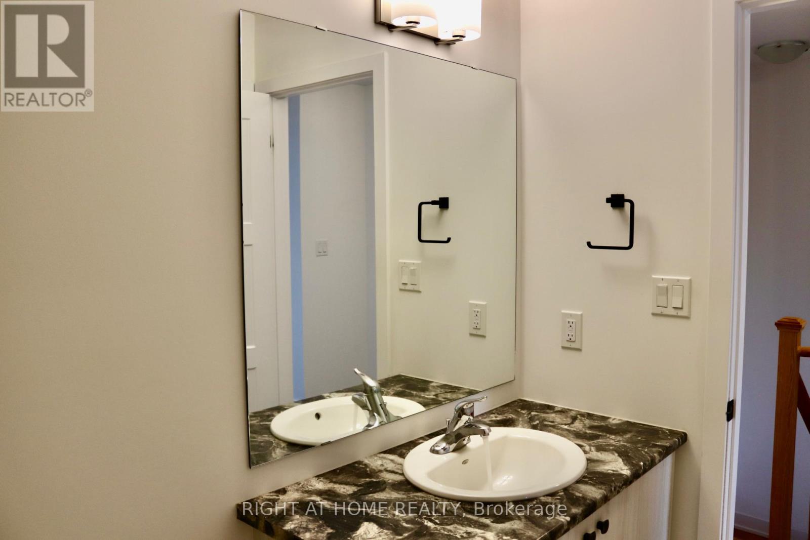 7 Wagon Lane, Barrie, Ontario  L9J 0V4 - Photo 16 - S13742920